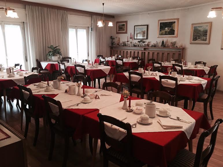 Garni Hirsch Hotel Canazei Buitenkant foto