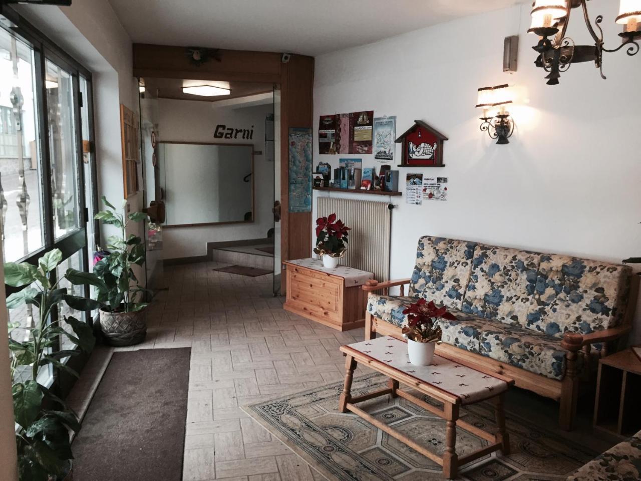 Garni Hirsch Hotel Canazei Buitenkant foto