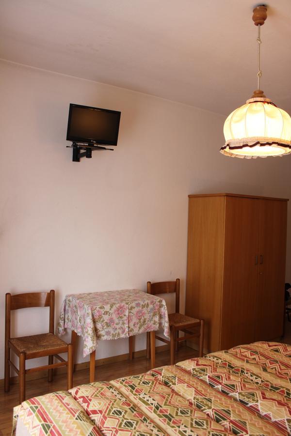 Garni Hirsch Hotel Canazei Buitenkant foto