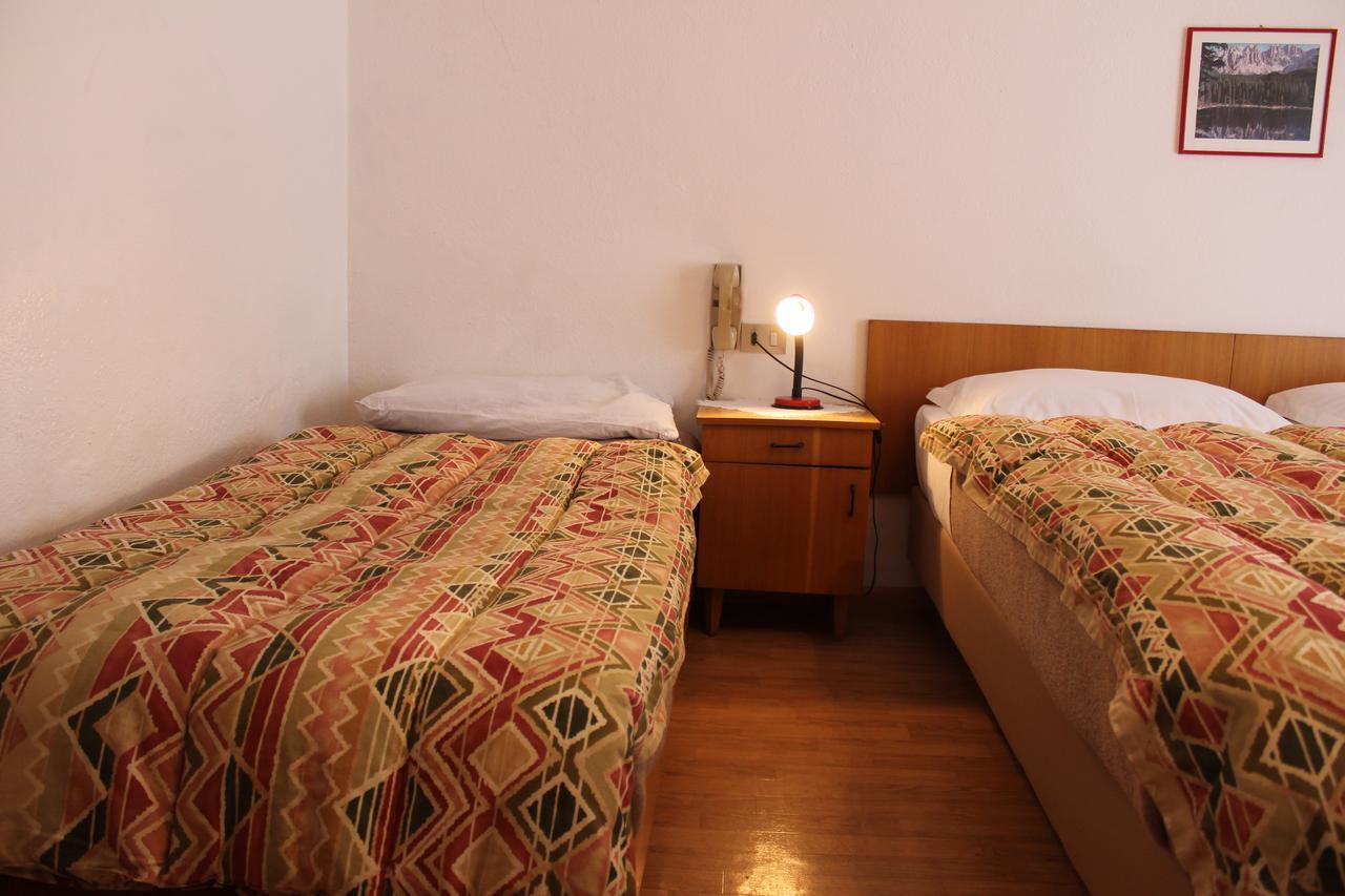 Garni Hirsch Hotel Canazei Buitenkant foto