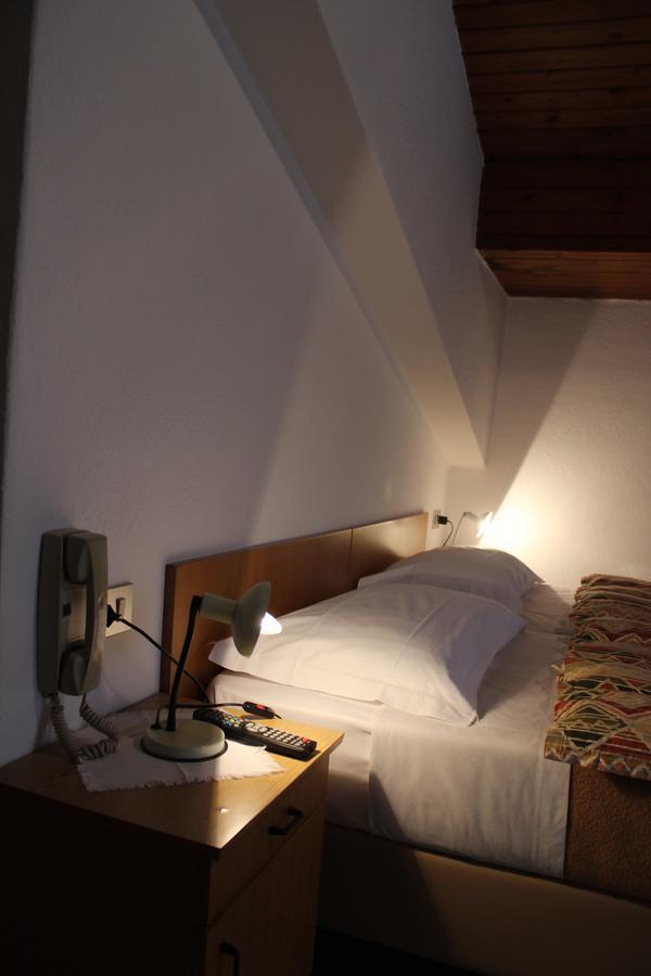 Garni Hirsch Hotel Canazei Buitenkant foto