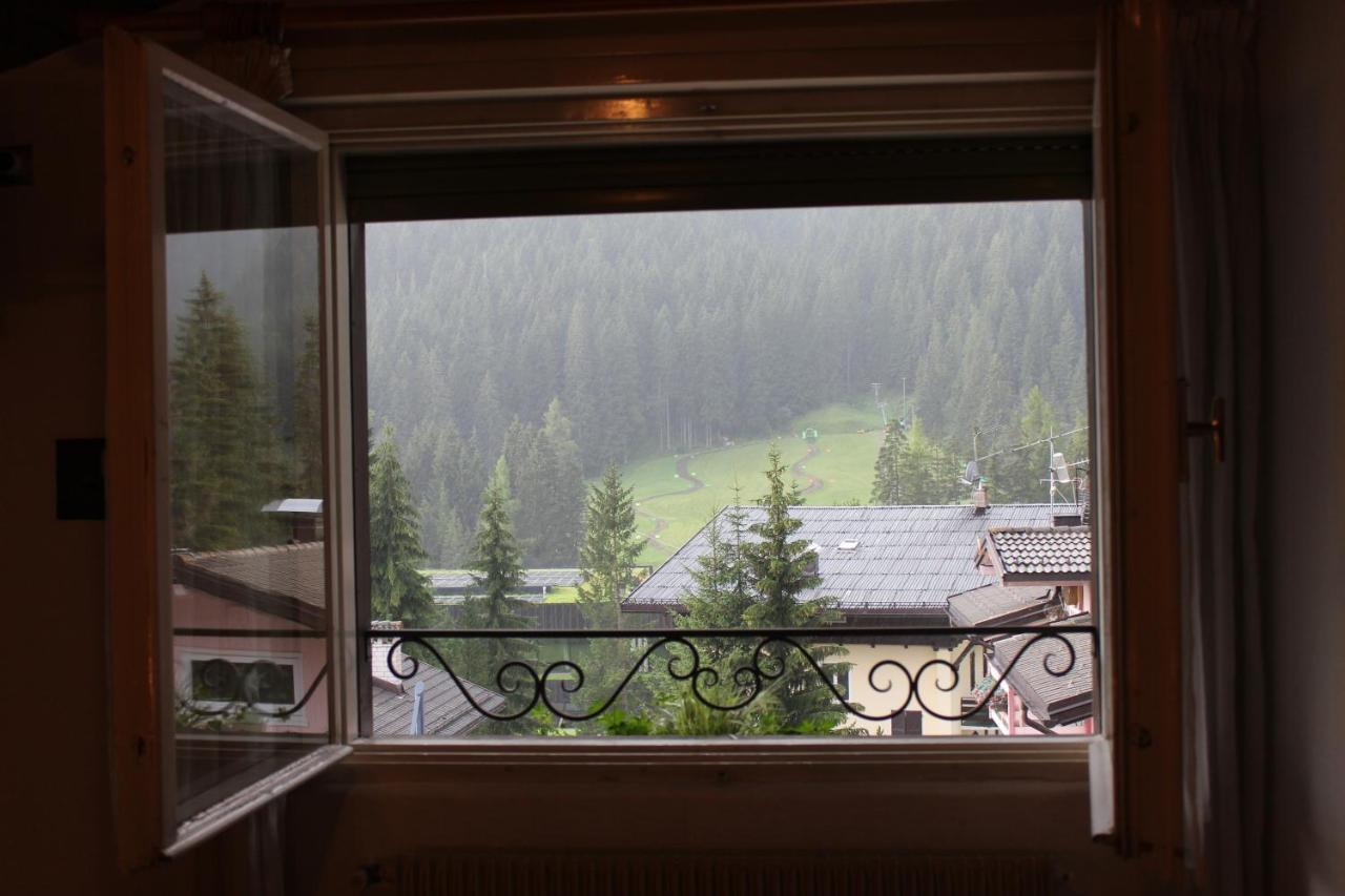 Garni Hirsch Hotel Canazei Buitenkant foto