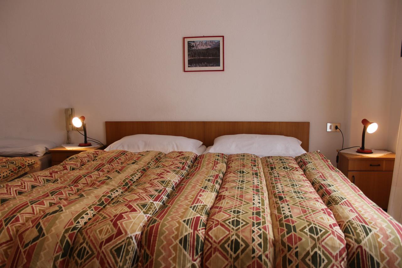 Garni Hirsch Hotel Canazei Buitenkant foto
