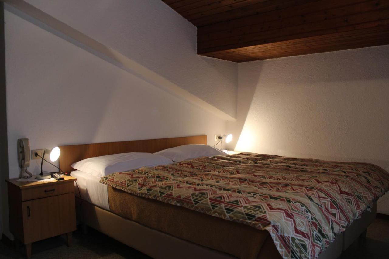 Garni Hirsch Hotel Canazei Buitenkant foto