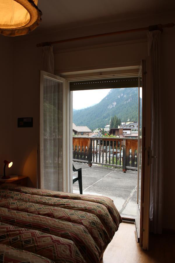 Garni Hirsch Hotel Canazei Buitenkant foto