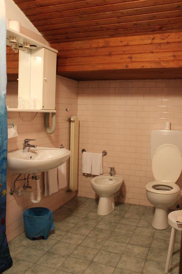 Garni Hirsch Hotel Canazei Buitenkant foto
